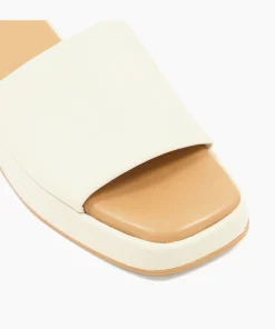 Hot Larley - Ecru Flat Sandals