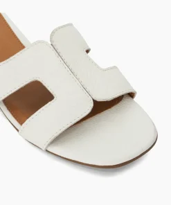 Hot Loopey - Flat Sandals
